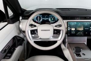 Range Rover P550e LWB Autobiography 25MY