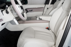 Range Rover P550e LWB Autobiography 25MY