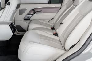 Range Rover P550e LWB Autobiography 25MY