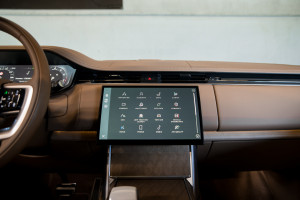 Range Rover P615 LWB SV 4 Seats