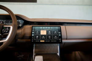 Range Rover P615 LWB SV 4 Seats