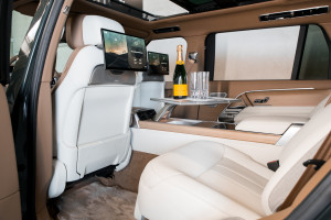 Range Rover P615 LWB SV 4 Seats