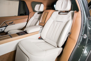 Range Rover P615 LWB SV 4 Seats