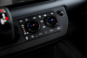 Land Rover Defender 110 P635 OCTA 25MY