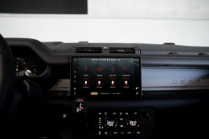 Land Rover Defender 110 P635 OCTA 25MY