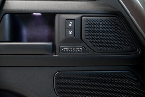 Land Rover Defender 110 P635 OCTA 25MY