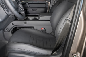 Land Rover Defender 110 P635 OCTA 25MY