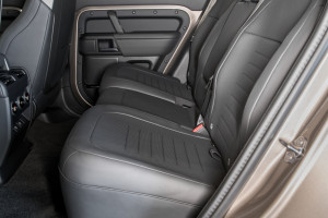 Land Rover Defender 110 P635 OCTA 25MY