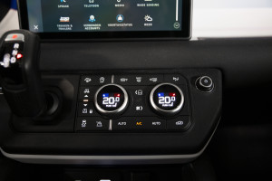 Land Rover Defender P400 S