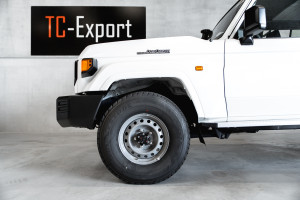 Toyota Land Cruiser HZJ79 4x4 Double Cab Pick-up Fire Fighting Vehicle