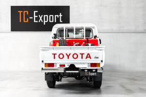 Toyota Land Cruiser HZJ79 4x4 Double Cab Pick-up Fire Fighting Vehicle
