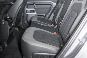 Land Rover Defender P400 S