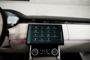 Range Rover P530 LWB SV