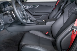 Jaguar F-TYPE Coupe P450 R-Dynamic RWD