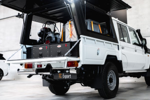 Toyota Land Cruiser HZJ79 4x4 Double Cab Pick-up Service Vehicle