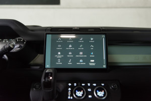 Land Rover Defender P400 75th Edition