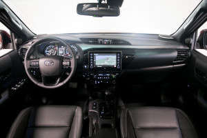 Toyota Hilux Double Cab 2.8 D-4D-F 4WD Invincible