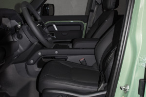 Land Rover Defender P400 75th Edition