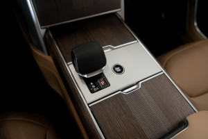 Range Rover P460e LWB Autobiography 25MY