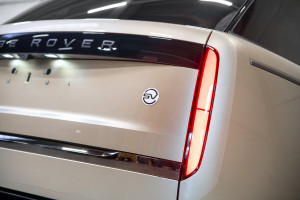 Range Rover P530 LWB SV 4Seats