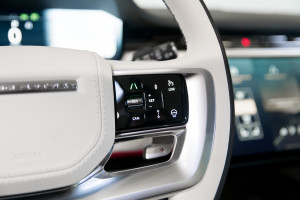 Range Rover P460e LWB Autobiography 24MY